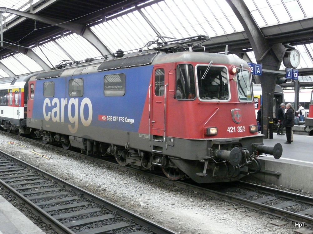 SBB - Lok  421 392-2 im HB Zrich am 27.04.2013