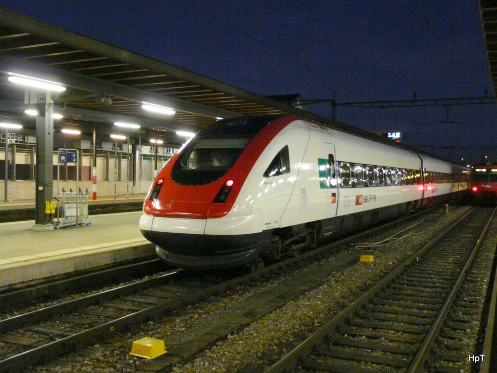 SBB - Nachschuss des ICN Jeanne Hersch im Bahnhof Biel/Bienne am 15.01.2011