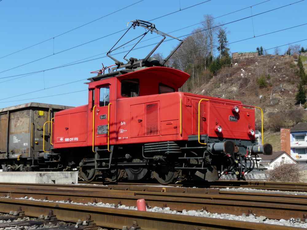 SBB - Rangierlok Ee 3/3  16440 im Bahnhof von Menznau am 02.03.2012 .. Bild wurde von ausehalb der Geleise aus Gemacht ..