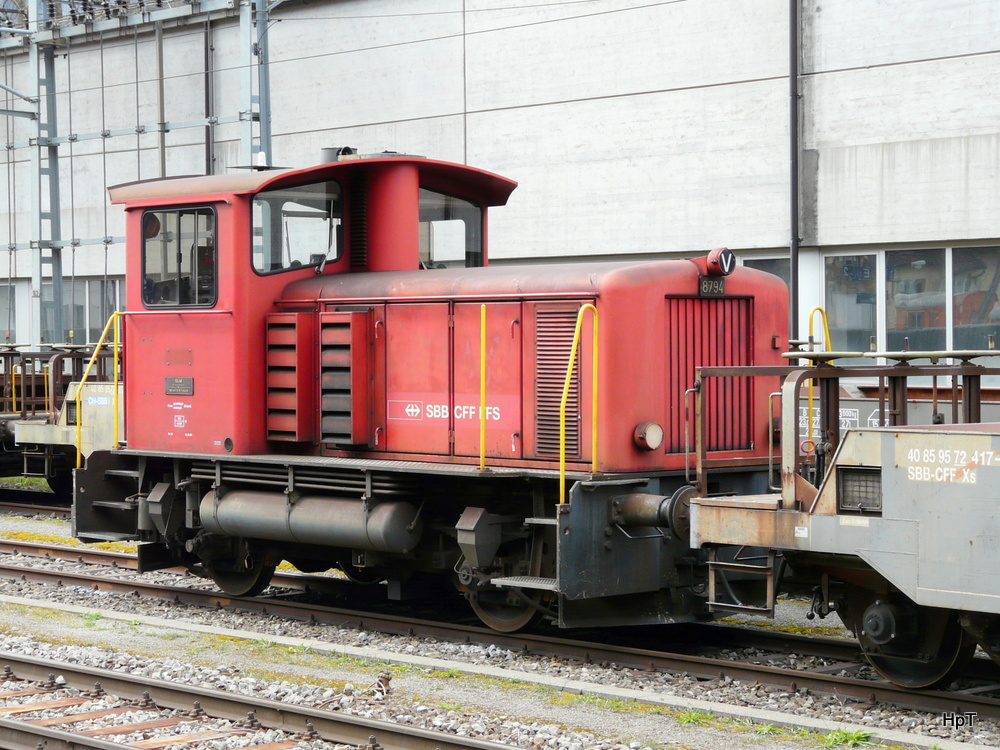 SBB - Rangierlok Tm 2/2 8794 in Flelen am 09.04.2012