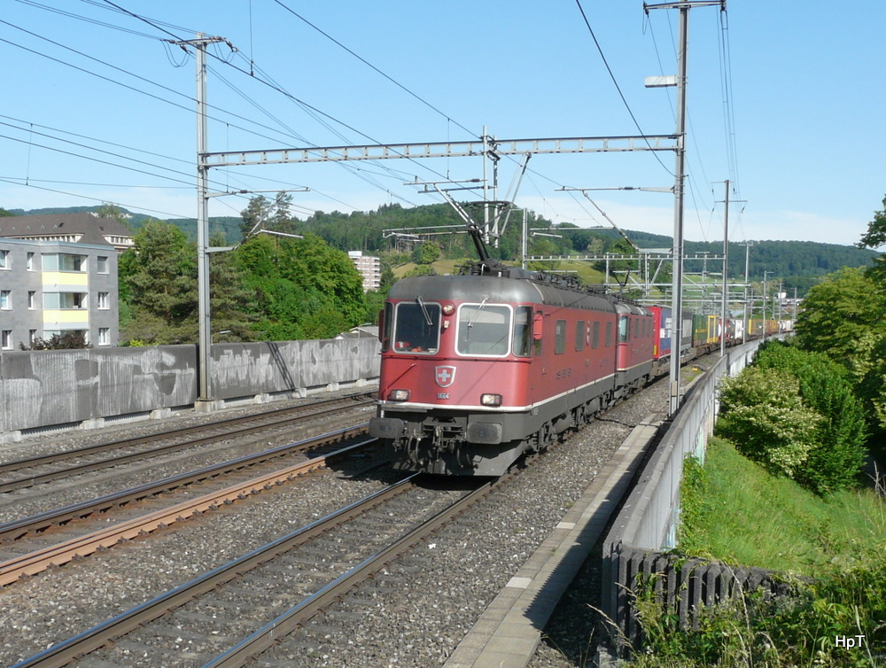 SBB - Re 6/6 11664 mit Re 4/4 vor Gterzug bei liestal am 19.05.2011