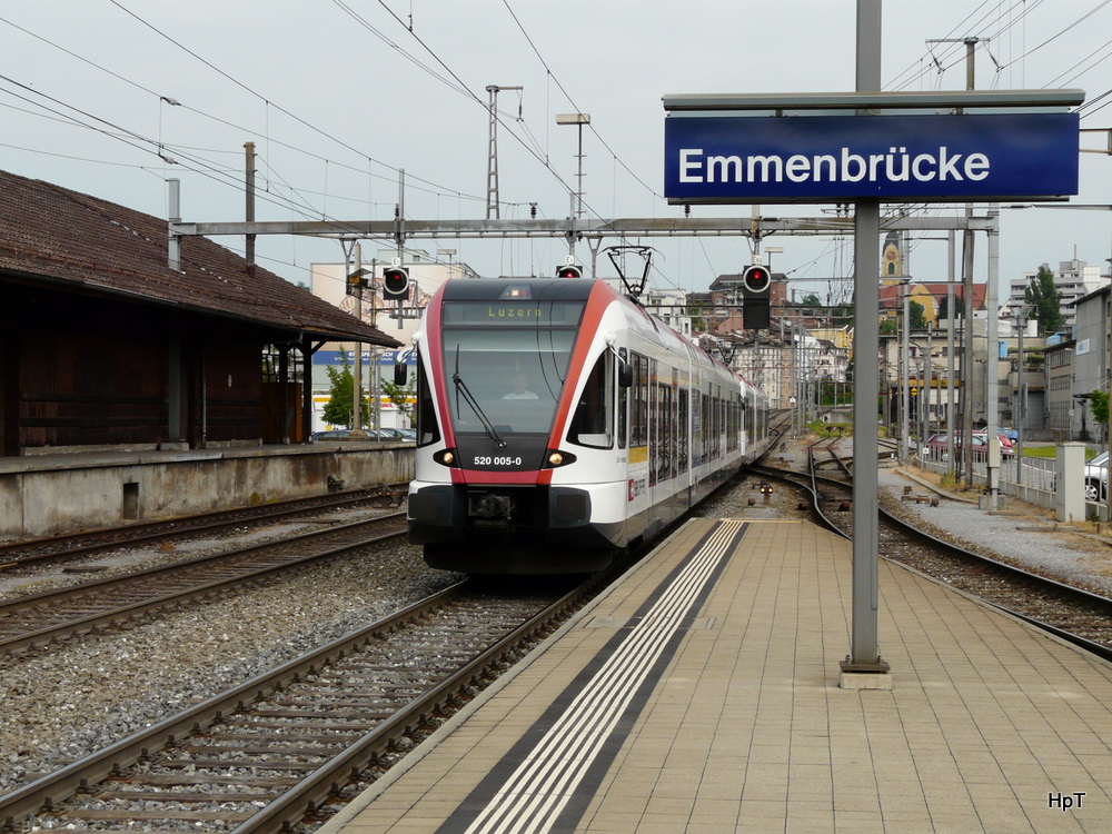 SBB - Triebzug RABe 520 0005-0 und  RABe 520 000-1 bei der einfahrt im Bahnhof Emmenbrcke am 23.05.2011