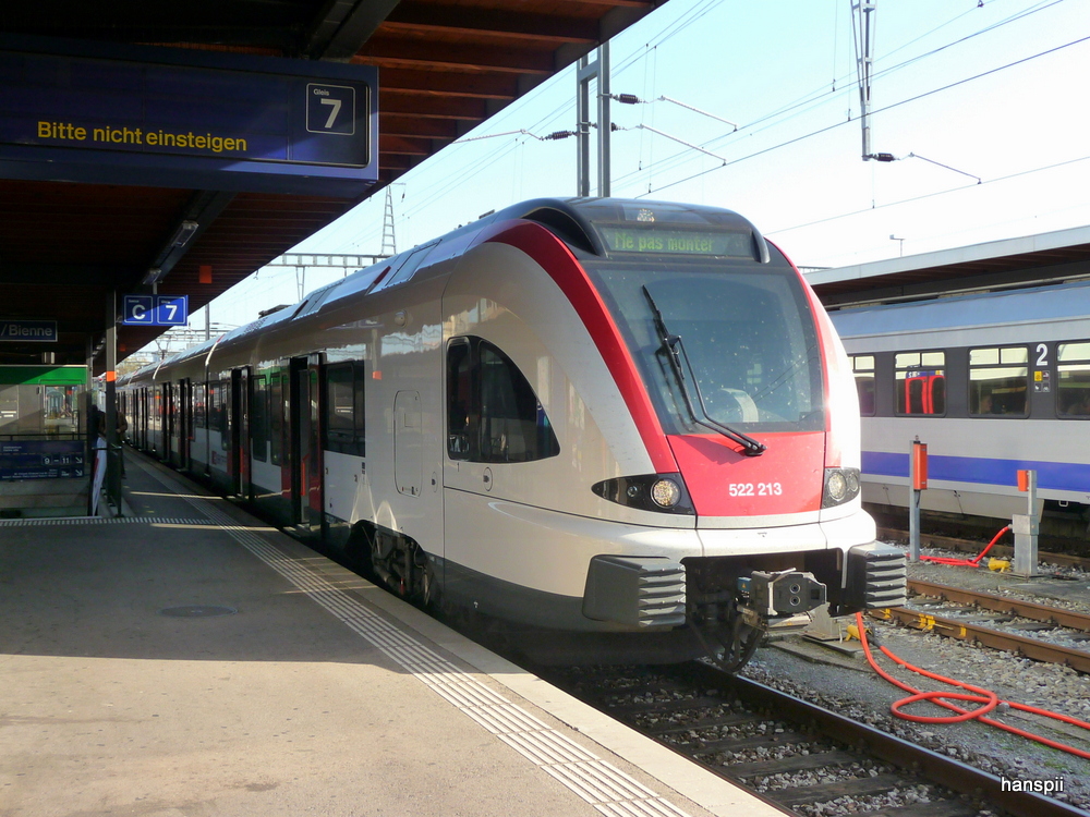 SBB - Triebzug RABe 522 213-3 im Bahnhof Biel am 21.10.2012