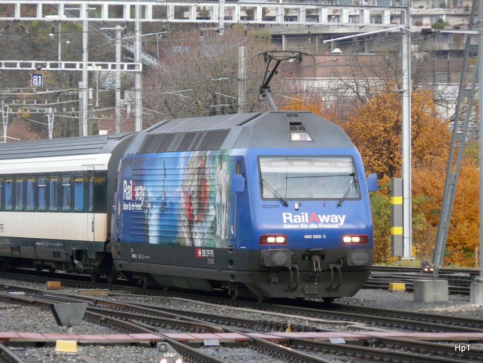 SBB - Werbelok 460 005-2 unterwegs mit RI im bahnhof Biel am 08.11.2009