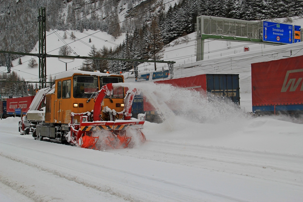 Schneefreser in Behnhof Brenner. 07.01.2012