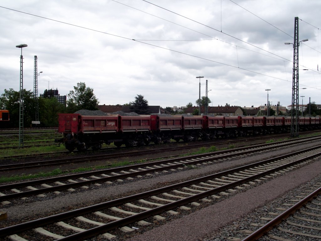 Schotterwagen stehen am 29.07.11 in Neustadt 