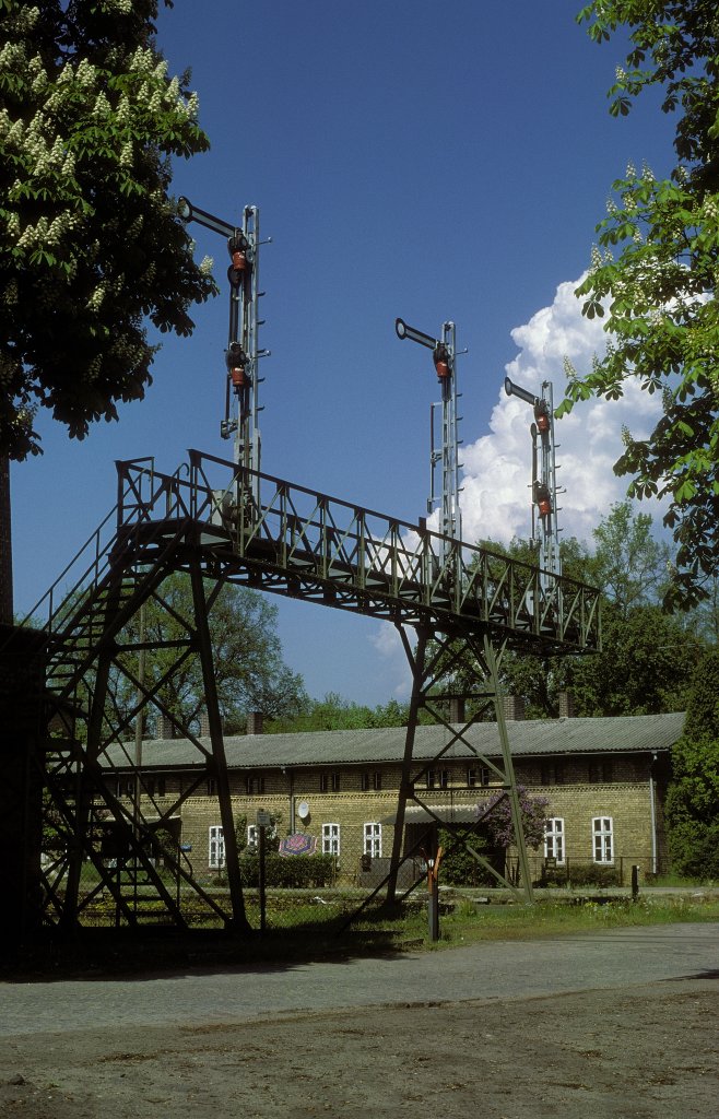 Signalbrcke  Bhf Mncheberg  10.05.98