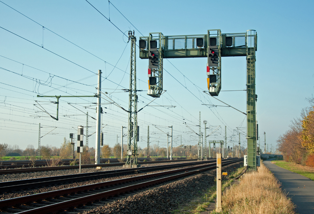 Signalbrcke fr die S-Bahn Kln bei Porz-Lind - 12.11.2011