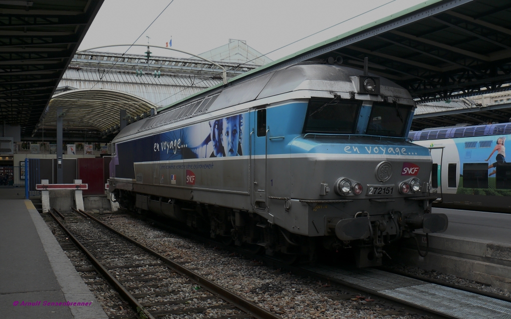 SNCF CC72151 trgt noch die en-voyages-Lackierung, welche an der CC72100 recht gut wirkt.
20.06.2010 Paris-Est