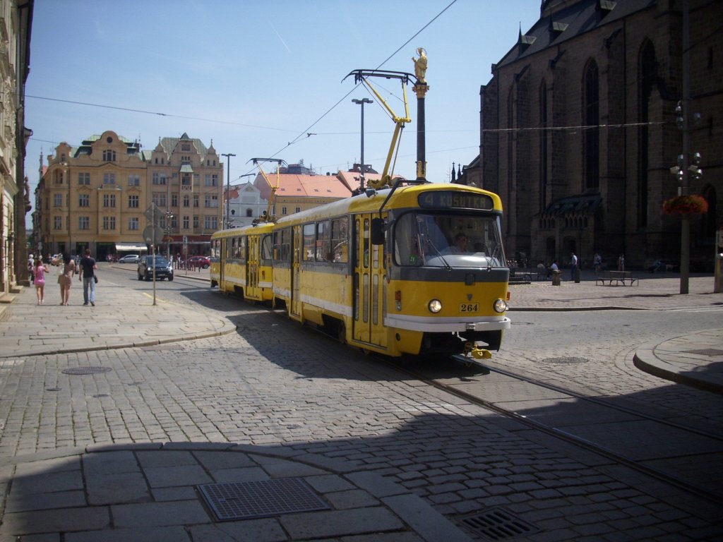 Straenbahn 264 der Dopravn podniky města Plzně, fotografiert in Plzen am 24.07.2012

