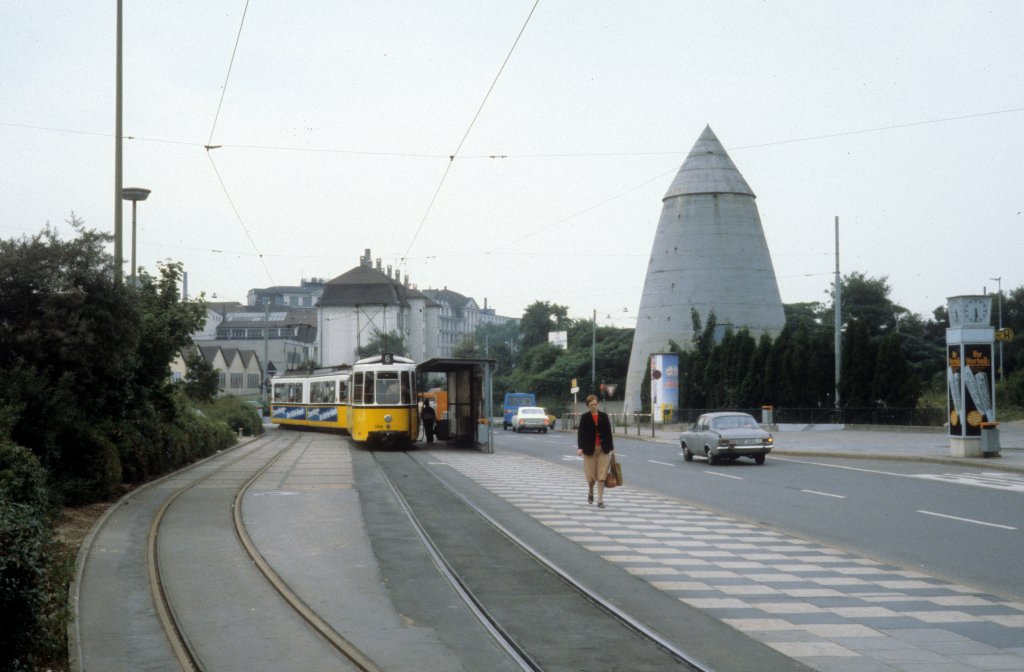 Stuttgart SSB SL 6 (GT4 586) Feuerbach, Wiener Platz / Bahnhof Feuerbach im Juli 1979.