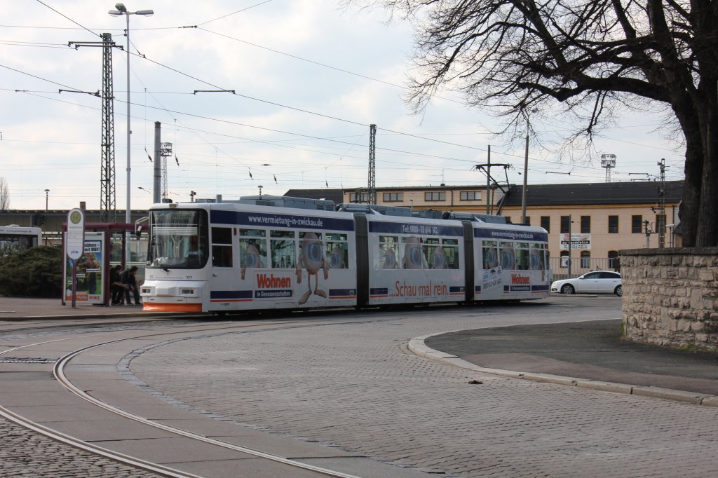 SVZ Wagen 911 zum Stdtischen Klinikum(Linie5) am 25.04.2012 vor dem Zwickauer Hauptbahnhof.