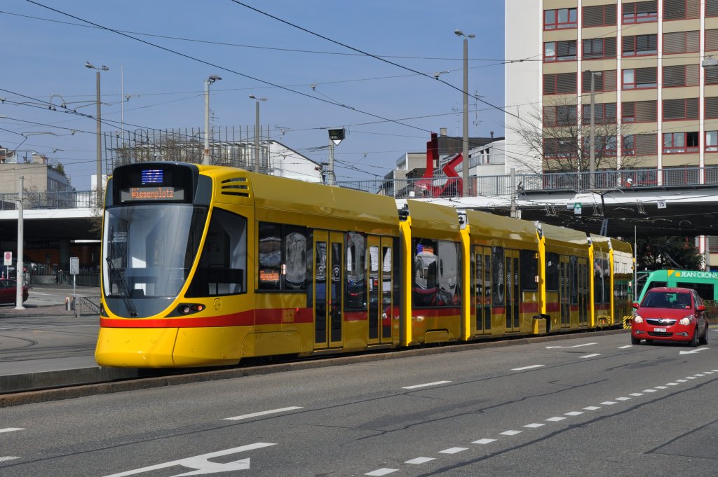 Tango mit der Betriebsnummer 161 auf der Linie 17 an der Heuwaage. Die Aufnahme stammt vom 27.03.2012.