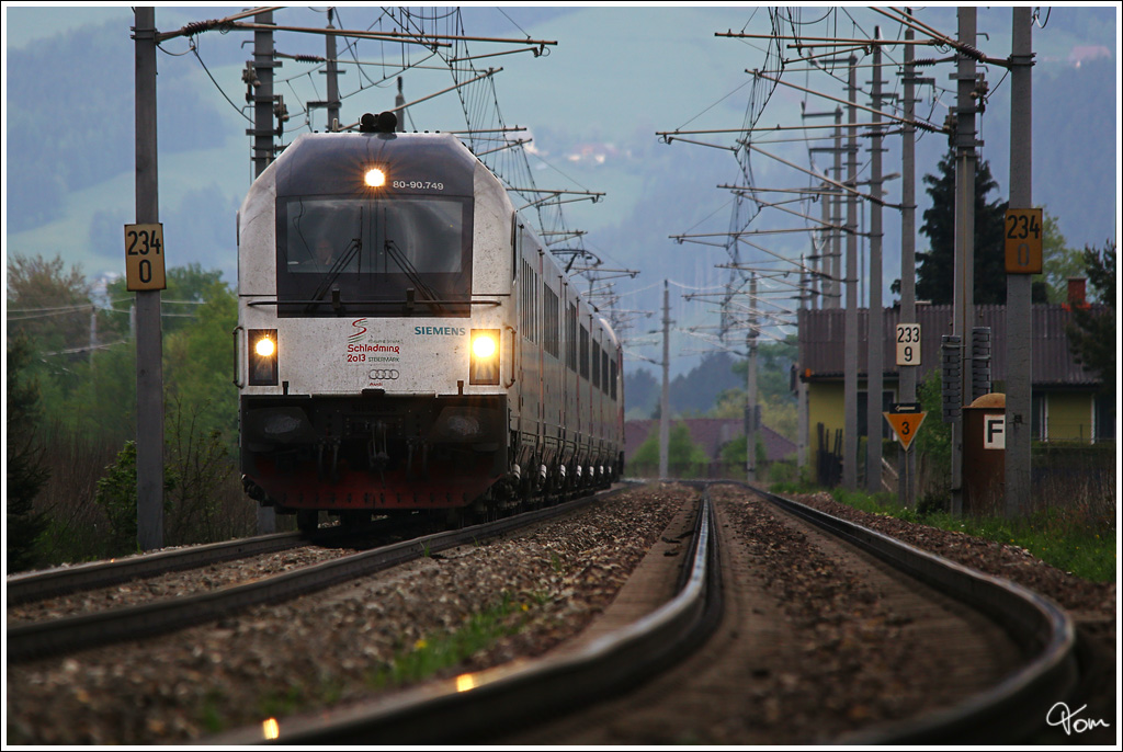 Teleaufnahme vom Schi WM railjet, welcher mit railjet 537  Alpen Adria Universitt  von Wien Meidling nach Villach unterwegs war.
Zeltweg 7.5.2013