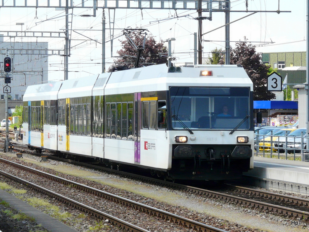 Thurbo/SBB - Triebwagen RABe 2/6  526 687-9 mit Steuerwagen Bt 222 bei der einfahrt im Bahnhof Weinfelden am 08.05.2013