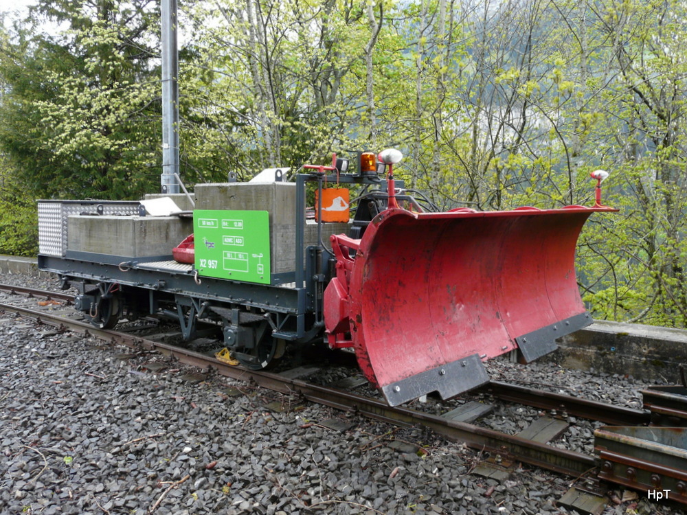 tpc / AOMC - Schneepflug X 957 abgestellt in Chambery am 26.05.2013