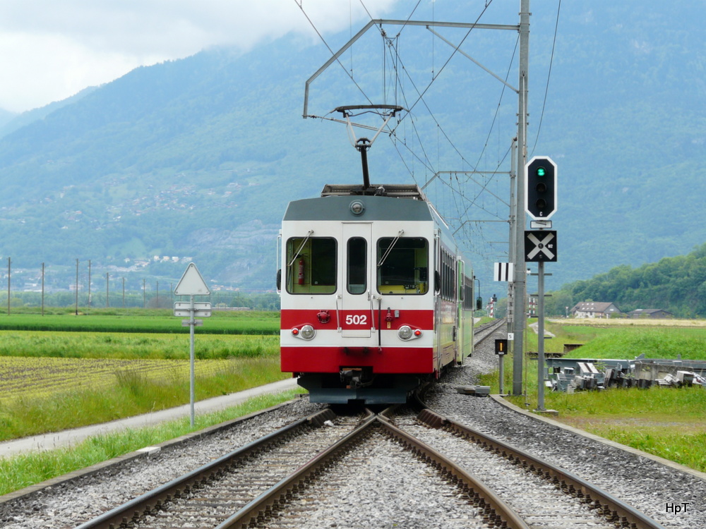 tpc / AOMC - Triebwagen BDhe 4/4 502 bei der Ausfahrt aus der Haltestelle Villy am 26.05.2013