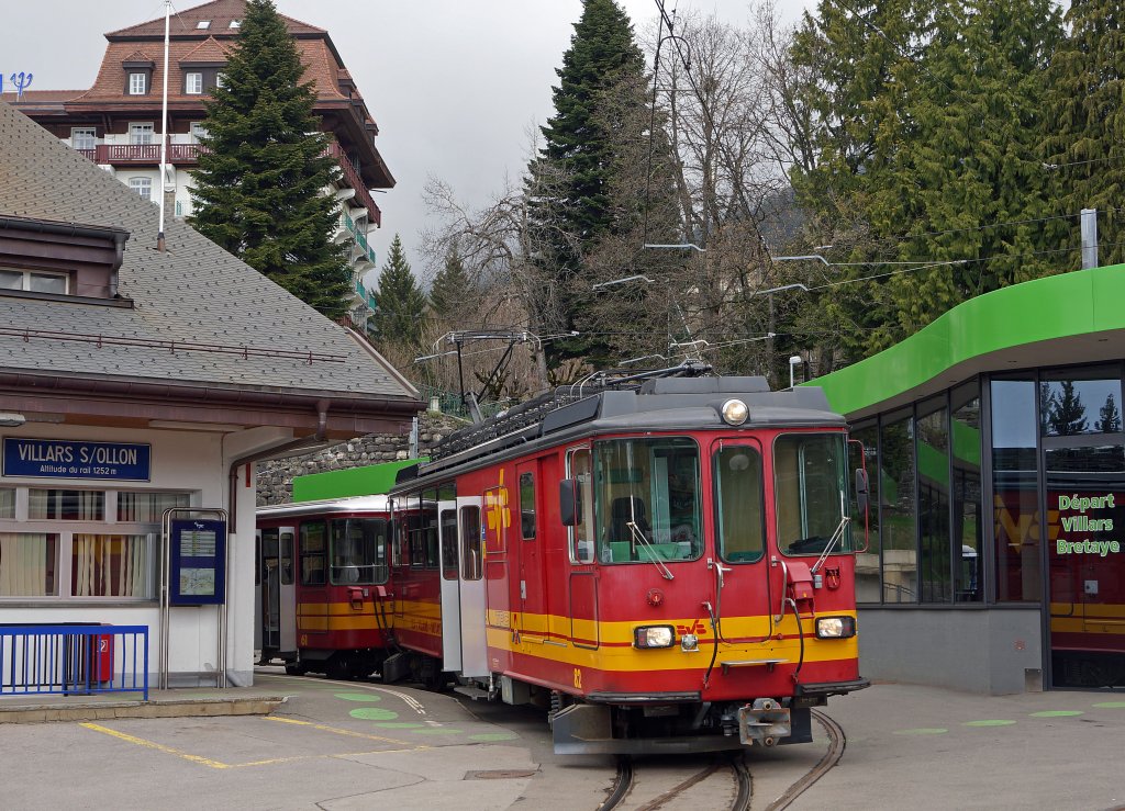 TPC/BVB: Am 4. Mai 2013 war der dreiteilige BVB-BDeh 4/4 82-Pendel (1976) noch mit altem Anstrich auf der Strecke Bex-Villars sur Ollon im planmässigen Einsatz zu erleben. Die Aufnahme ist in Villars sur Ollon kurz vor der Abfahrt nach Bex entstanden.
Foto: Walter Ruetsch   