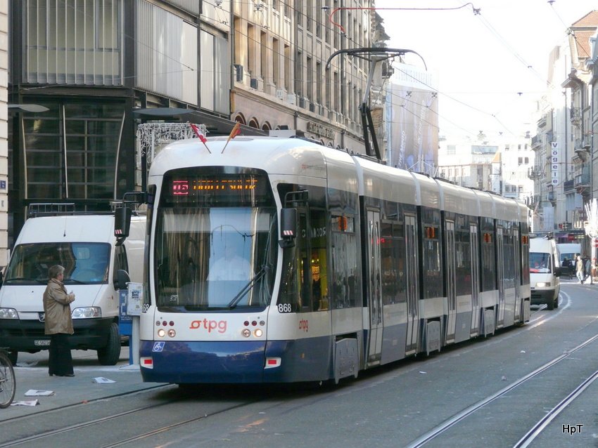 TPG - Tram Be 6/8 868 unterwegs auf der Linie 16 bei der City von Genf am 11.12.2009