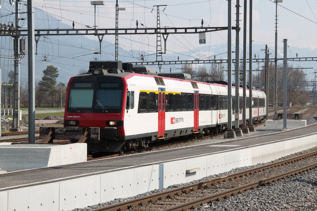 Triebzug RBDe 560DO(Domino)sie werden knftig die lteren 3 teil.NPZ RBe 540 und RBDe 560 auf der Strecke Chur-Ziegelbrcke-Chur ersetzen.Sargans 24.02.12

