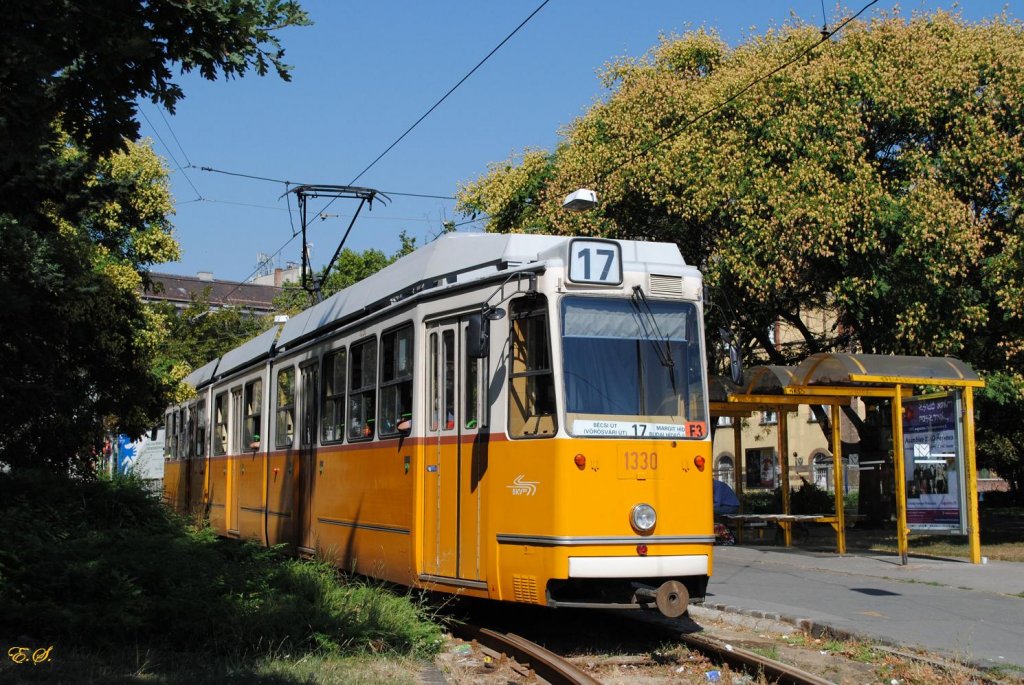 Tw.1330 in der Endstelle Margit hid/Margarethenbrcke der Linie 17.(07.08.2013)