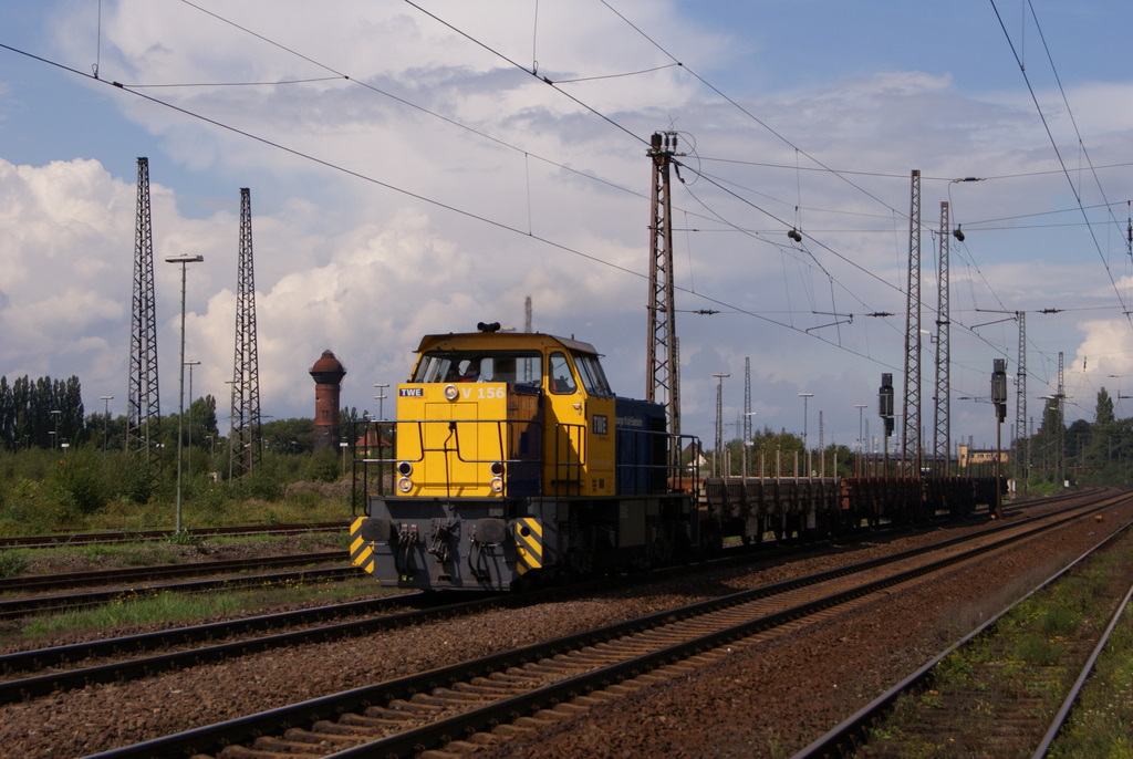 TWE V 156 mit einem Gterzug in Duisburg-Bissingheim am 27.08.2011