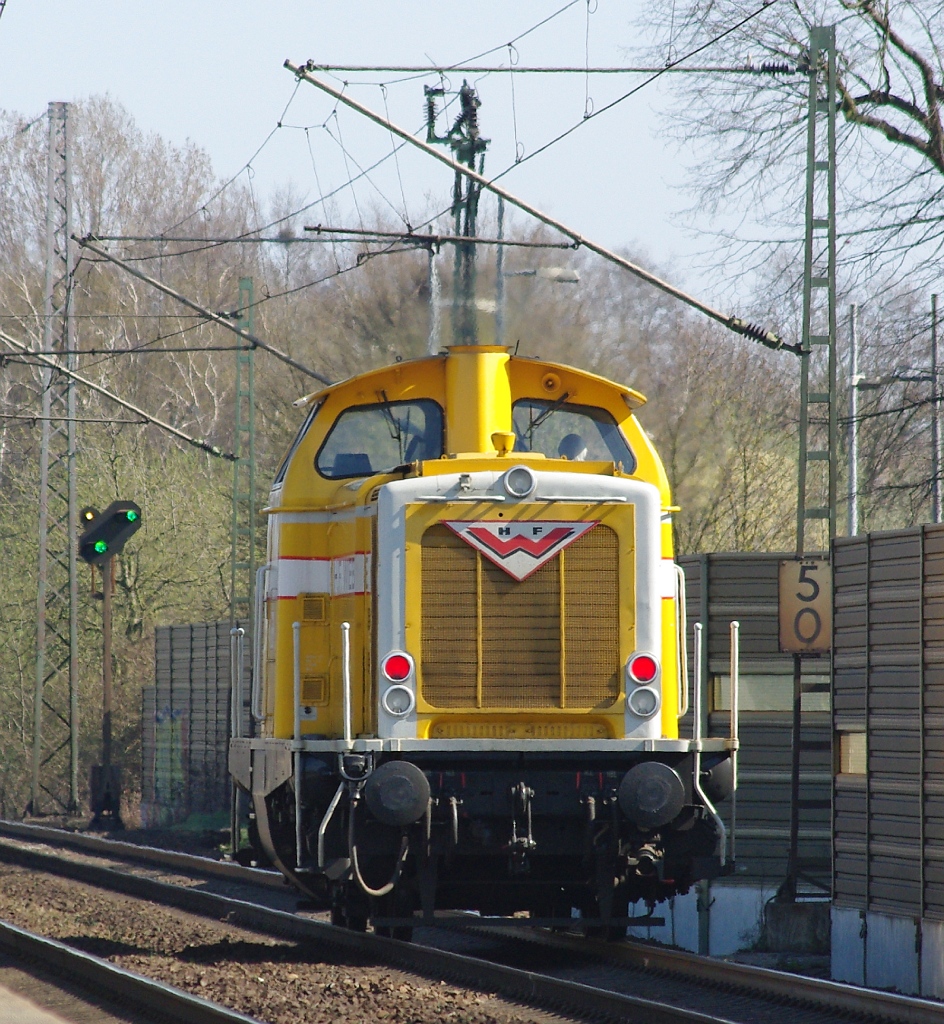 Und dann gab's am 02.04.2011 noch diese West V100 der Wiebe als Tfzf in Richtung Hannover. Die Nummer ist leider unbekannt geblieben... Aufgenommen in Dedensen-Gmmer.