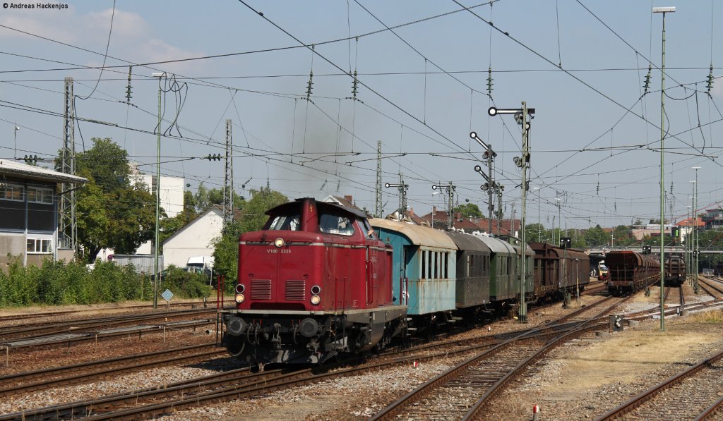 V100 2335 mit dem DbZ 91564 (Worms Hbf-Rottweil) bei der Ausfahrt Villingen 26.7.12