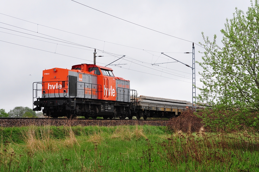 V160.5 hlt die Stellung am Schwellenzug vor Greifswald-Schnwalde am 03.05.2010