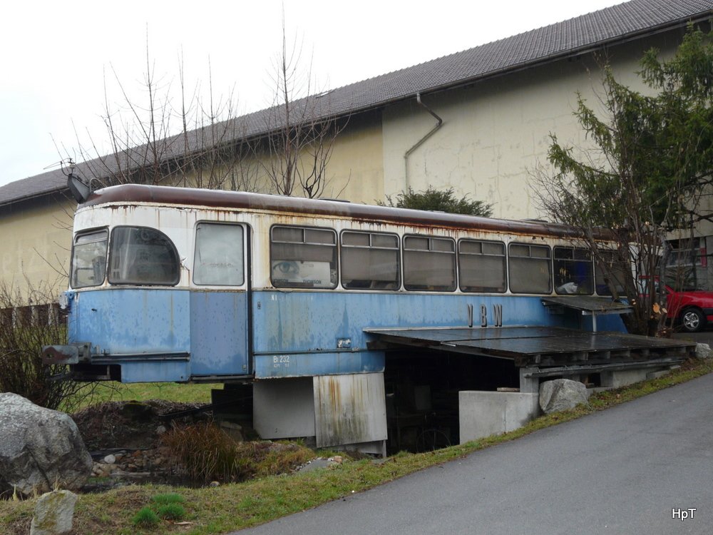 VBW / rbs - Reste des VBW Steuerwagen Bt 232 in Mnsigen .. Foto vom 21.03.2010