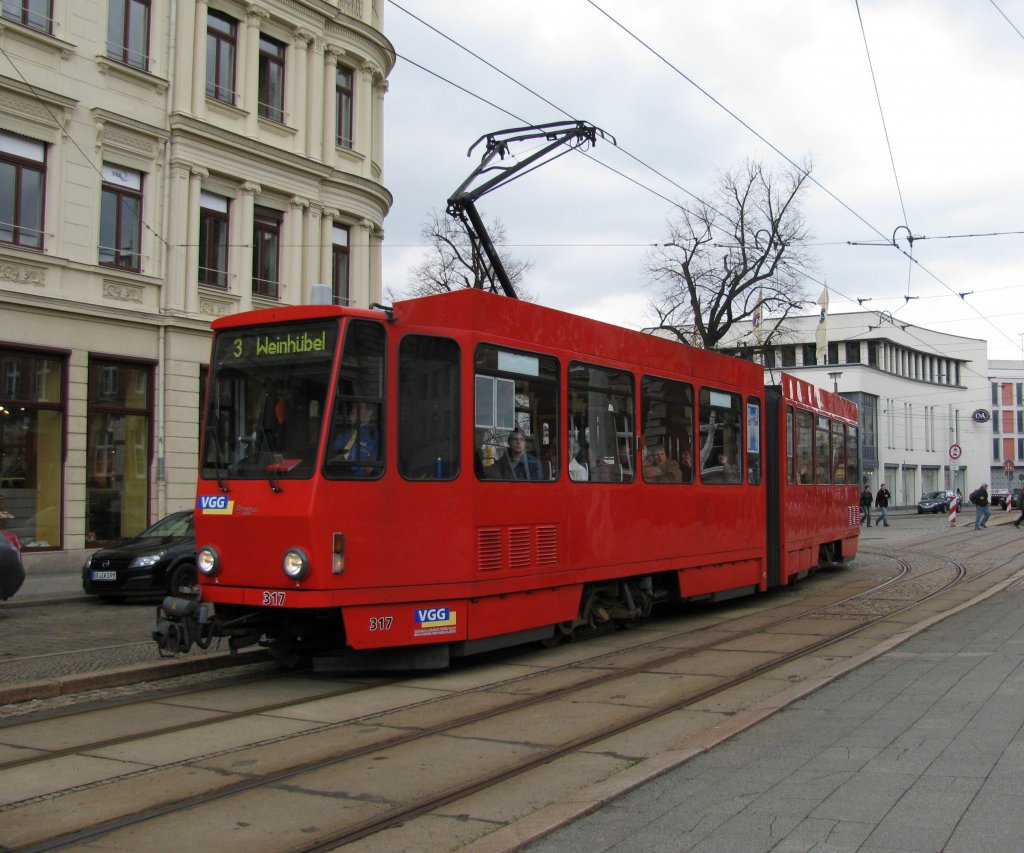 VGG. Nr.317 am 01.04.'10, als Linie 4 rtg. Weinhbel, am Postplatz