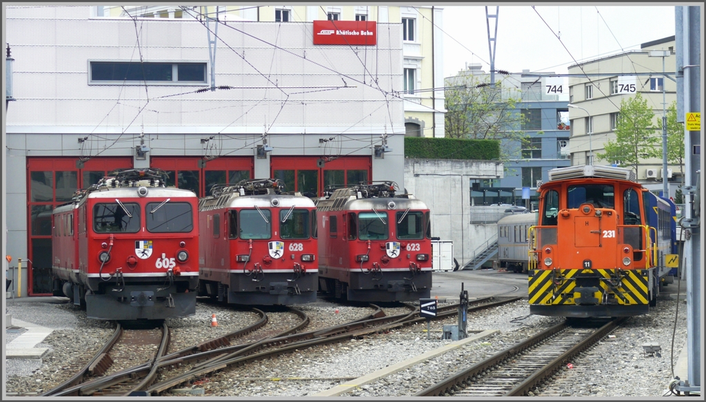 Vor dem RjB Depot Chur stehen Ge 4/4 I 605  Sivretta , Ge 4/4 II 628  S-chanf , Ge 4/4 II 623  Bonaduz  und Gmf 3/3 231. (09.50.2010)