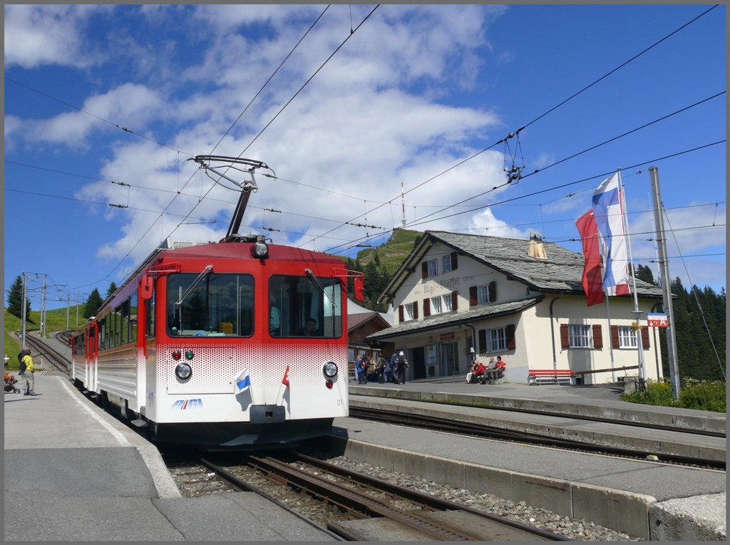 VRB BDeh 4/4 21 und Bt in Rigi Staffel. (30.07.2010)