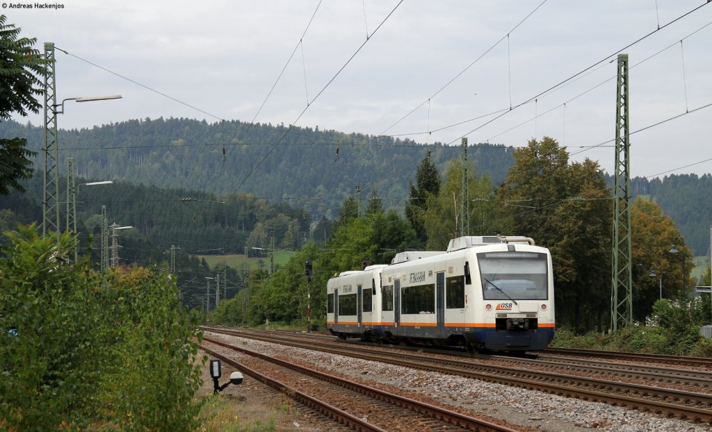 VT 528 und 525 als OSB87382 (Freudenstadt Hbf-Bad Griesbach(Schwarzwald)) in Haslach 4.9.11