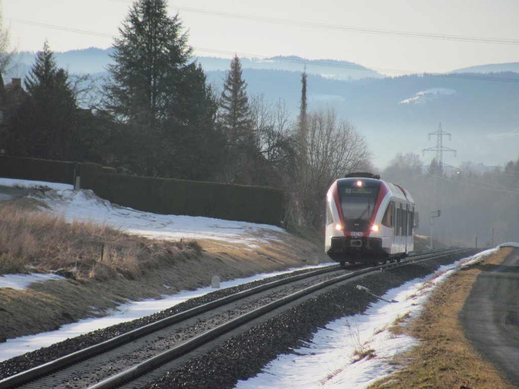 Vt 63.10 auf dem Weg richtung Graz Hbf kurz vor der neuen Blockstelle Leibenfeld die in krze in Betrieb gehen wird. Im Hintergrund ist das Vorsignal klein z1 zu sehen dass noch zur Seite geschwenkt ist.  23.2.2012