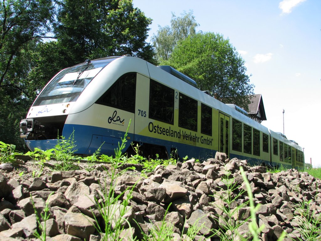 VT 705 der OLA im Bahnhof von Gadebusch am 18.07.2007 zur Rckfahrt nach Schwerin HBF.