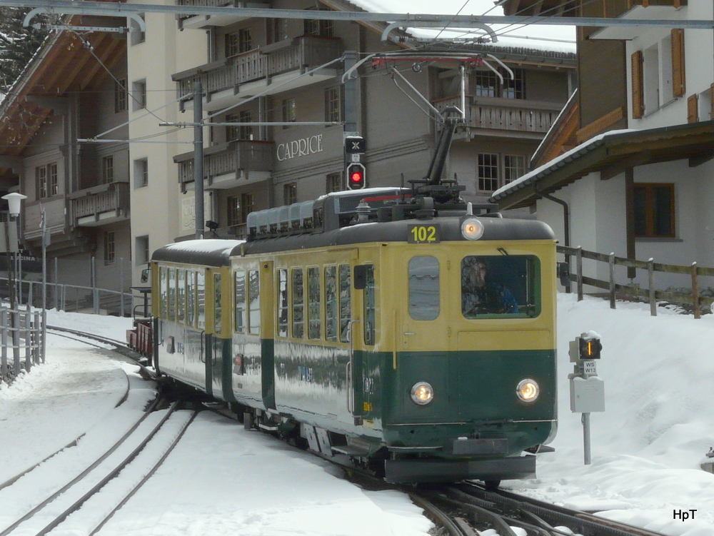 WAB - Triebwagen BDeh 2/4  102 bei der einfahrt in den Bahnhof Wengen am 25.02.2011