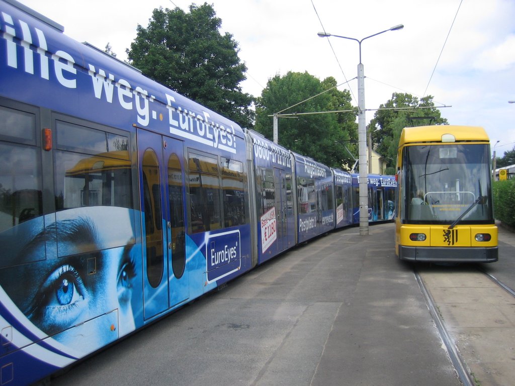 Wagen 2813 und 2509 an der Endstation Leutewitz am 21.06.2010