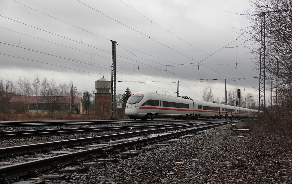 Wegen eines Updates des ESTW in Eisenach 21.01.2012 wurde der Fernverkehr zwischen Eisenach und Erfurt ab Bebra ber die NSS bis Eichenberg und von da weiter Richtung Leinefelde/Nordhausen/Halle umgeleitet. Hier der ICE  Falkenberg/Elster  in Fahrtrichtung Eichenberg bei Eschwege West.