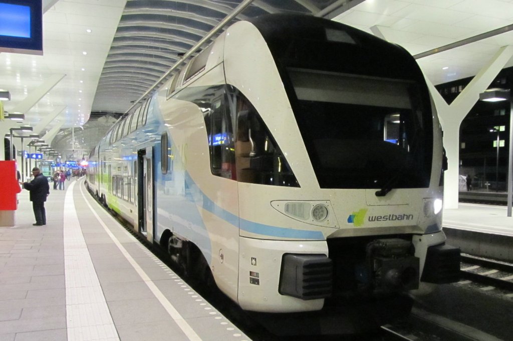 Westbahnzug steht abfahrtsbereit nach Wien West am Salzburg Hauptbahnhof. 29.9.2012