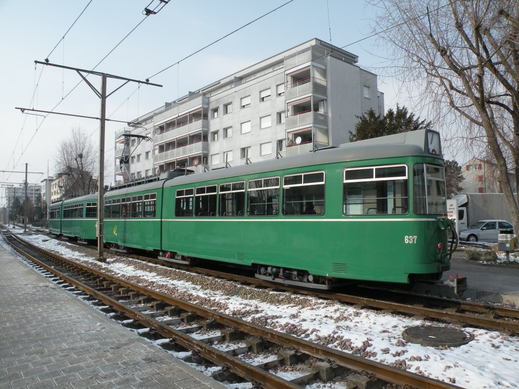 Wieder ein mal eine Dwag Doppeltraktion auf der Linie 14. Hier stehen die beiden Be 4/6 647 und 637 an der Endhaltestelle Pratteln. Die Aufnahme stammt vom 08.02.2012.