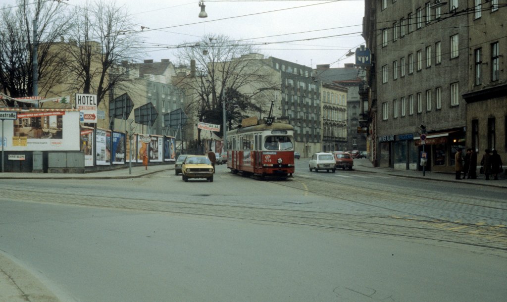 Wien WVB SL 37 (E1 4778) Dblinger Hauptstrasse / Billrothstrasse / Glatzgasse im Dezember 1980.