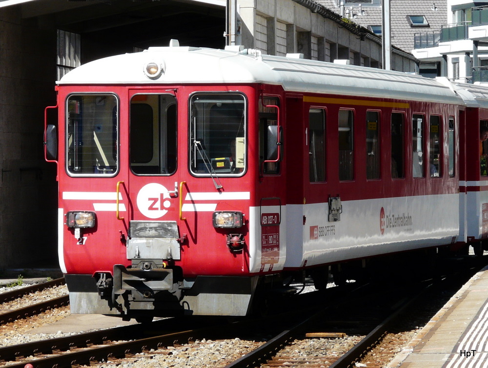 zb - Steuerwagen 1+2 Kl. ABt 27-0 bei der einfahrt in den Bahnhof von Engelberg am 01.08.2010