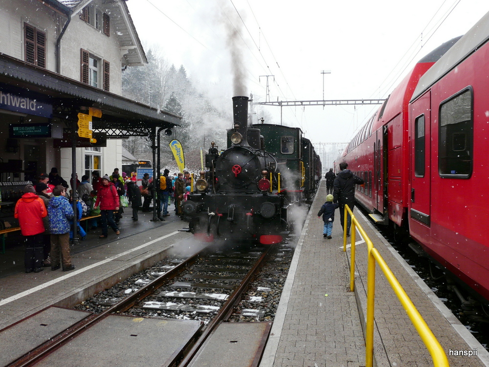 Zrcher Museumsbahn - Fahrt zum Osterhasen mit dem Dampfzug und Lok E 3/3  2 im Bahnhof Sihlwald am 31.03.2013