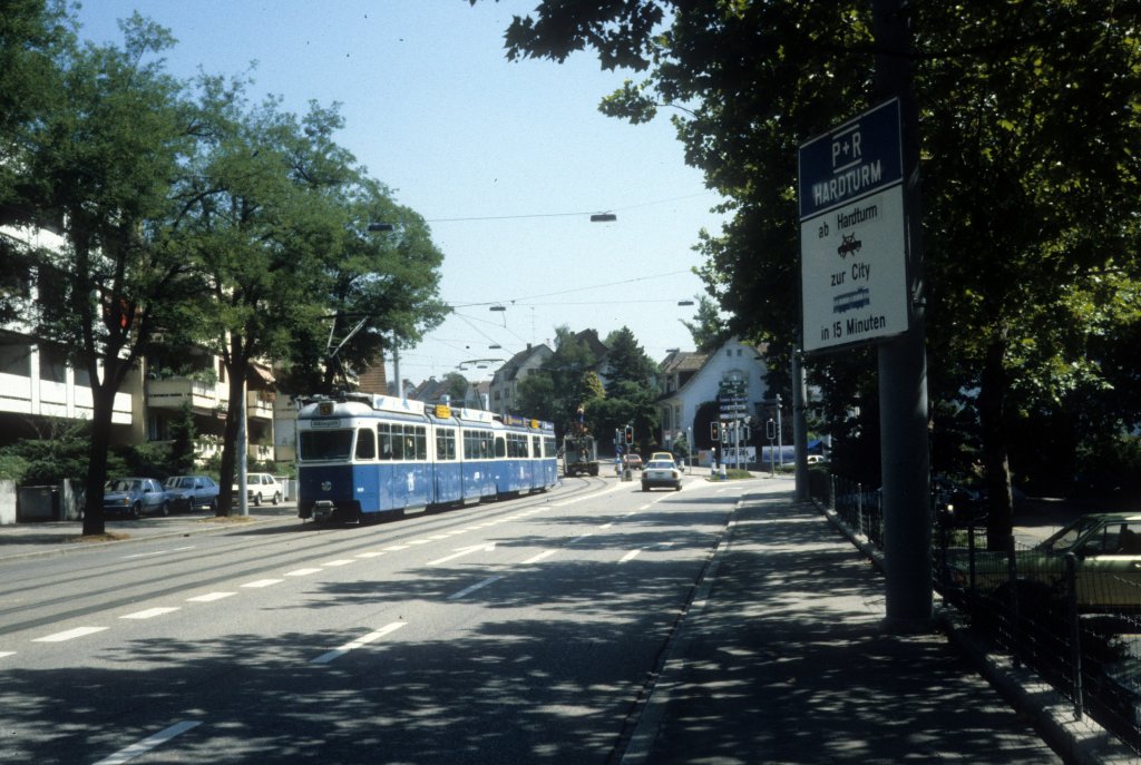 Zrich VBZ Tram 13 (Be 4/6 1639) Limmattalstrasse / Winzerstrasse im August 1986.