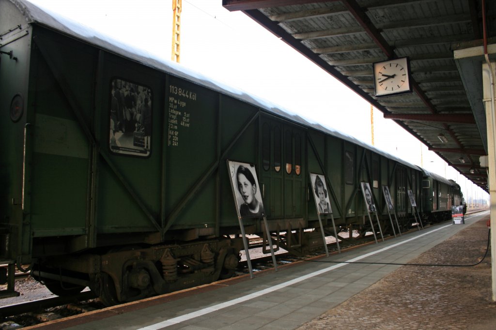 Zug der Erinnerungen am 02.12.09 im Bahnhof Guben