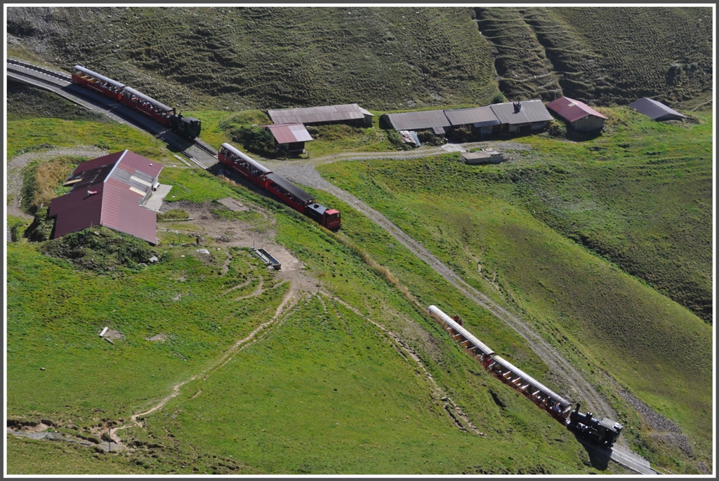 Zugskreuzung in Oberstafel 1819m. (01.10.2011)