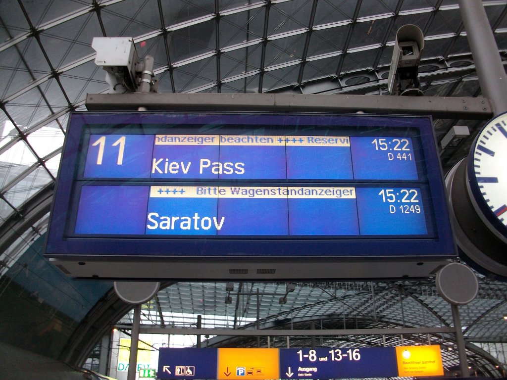 Zugzielanzeiger in Berliner Hbf am 16.Oktober 2010.