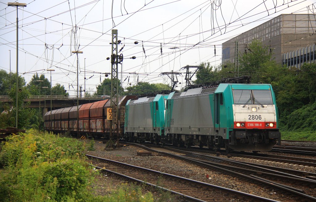 Zwei Cobra 2806 und 2842 kommen mit einem Kalkzug aus Yves-Gomeze(B) nach Millingen und fahren in Aachen-West ein bei Wolken am 13.8.2012.