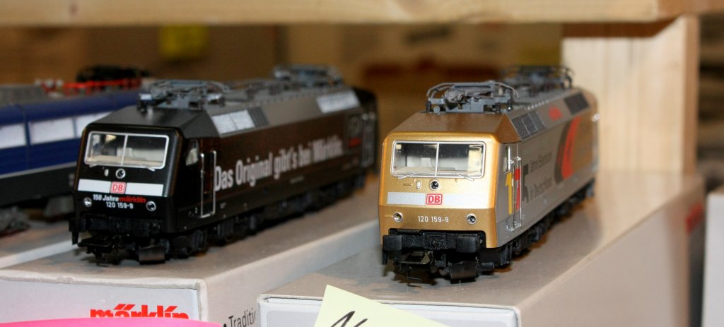 Zwei Versionen der 120 159-9 von Mrklin auf der internationalen Modellbahnausstellung Kln Deutz am 20.11.2010.